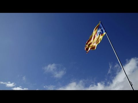 بالفيديو  المحكمة الدستورية تعلق مشروع تنظيم استفتاء حول استقلال كاتالونيا