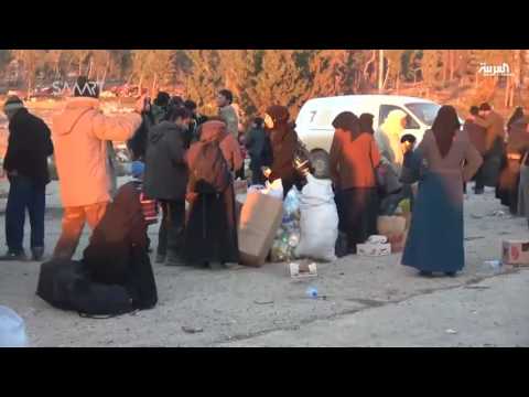 إجلاء 400 مدني إلى ريف حلب الغربي
