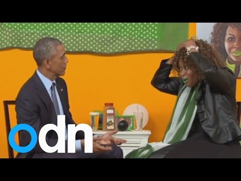 مذيعة أميركية تخطئ فى “زوجة” أوباما أمامه