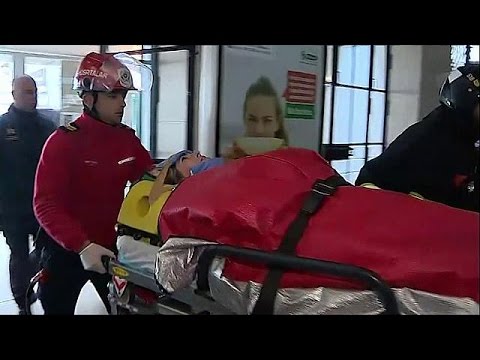 34 جريحًا إثر حادث اصطدام عبّارة برصيف الميناء