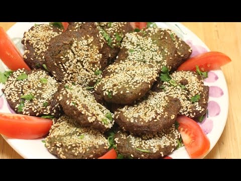 شاهد إعداد طعمية بالسمسم من الفول المدشوش