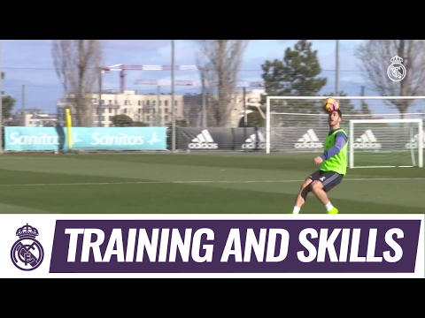 شاهد أسينسيو يظهر مهاراته الخاصة