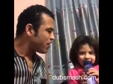 السيد حمدي يُقلد مقطع كوميدي لمطرب شعبي مع نجلته