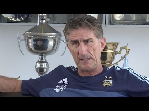 شاهد مدرب الأرجنتين يؤكد أنّ ميسي سعيد في برشلونة