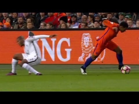 بالفيديو مهارات خرافية وحيل اللاعبين في خداع منافسيهم خلال 2017