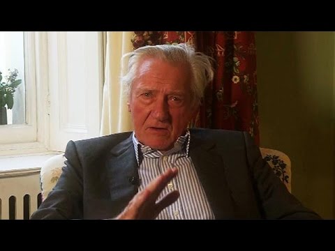 شاهد إقالة مستشار في الحكومة البريطانية