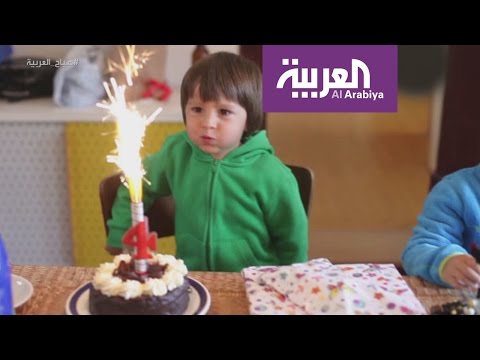 بالفيديو تحذيرات من شموع الألعاب النارية على الكيك