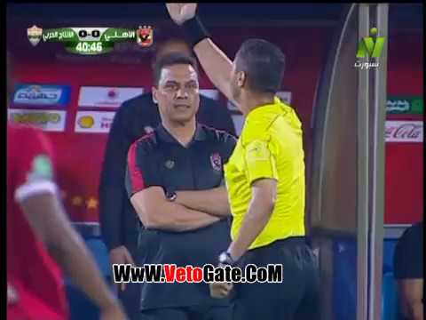 نظرة غير لائقة تسبب في طرد حسام البدري