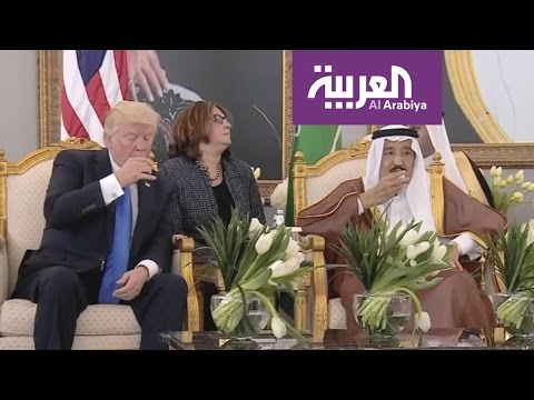 بالفيديو  العاهل السعودي يشرح للرئيس الأميركي كيفية
