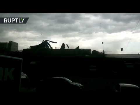 عاصفة قوية تسقط رافعة بناء قرب موسكو في روسيا