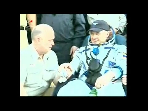 شاهد رائدا فضاء روسي وفرنسي يعودان إلى الأرض