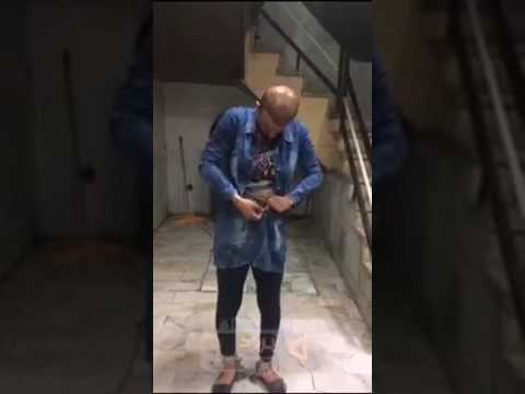 شاهد القبض على لص مجوهرات متنكرا في زي امرأة