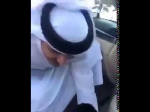 شاهد أمير قطر في نزهة على كورنيش الدوحة
