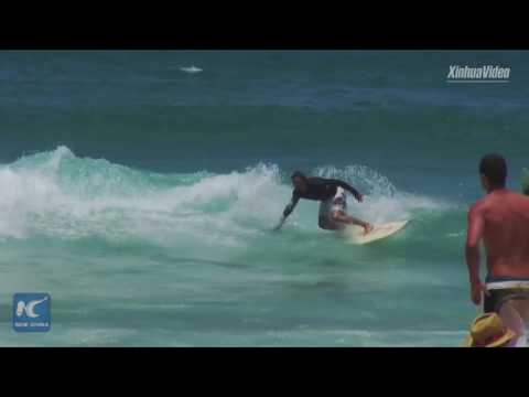 شاهد استخدام طائرة بدون طيار للتحذير من أسماك قرش