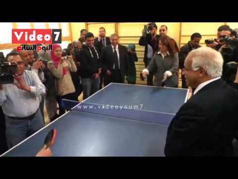 وزيرا التعليم والتضامن يلعبان بينج بونج