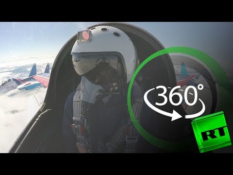 عرض جوي بهلواني لفريق المقاتلات روسكيه فيتيازي