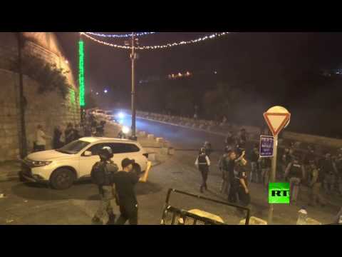 شاهد الشرطة الإسرائيلية تستخدم القوة ضد الفلسطينيين من جديد