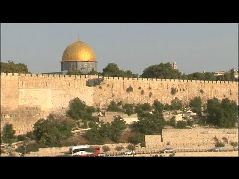 الفلسطينيون يرفضون البوابات الإلكترونية في القدس