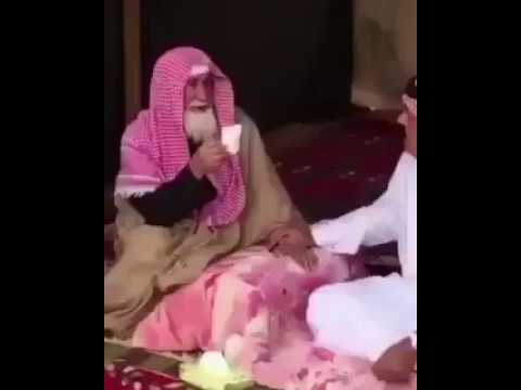 شاهد رد فعل مؤثر لمسن لحظة قبول أمير سعودي دعوته