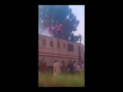 شاهد إخماد حريق قطار القاهرةأسوان رقم 160 في منطقة العياط في الجيزة