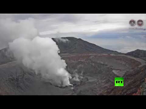 شاهد لحظة ثورة بركان بواس في كوستاريكا