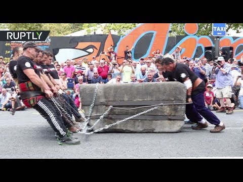 شاهد جبارون من إسبانيا يسحبون صخرة ضخمة