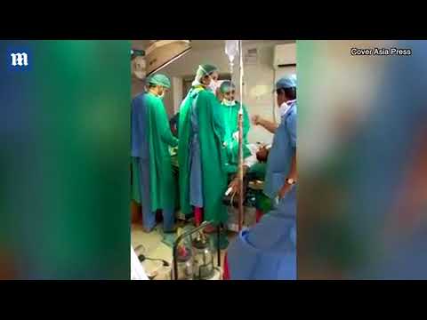 شاهد شجار بين طبيبين في غرفة عمليات والنتيجة وفاة الجنين