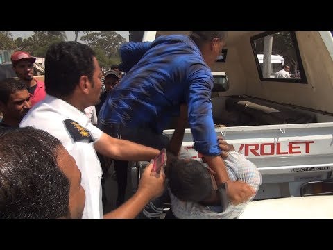 شاهد اشتباكات بالأيدي بين الأهالي والشرطة في البراجيل