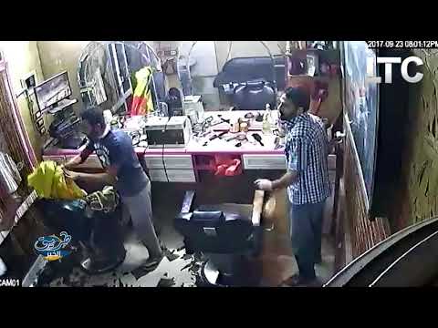 شاهد كاميرا تصور بلطجية أثناء اعتدائهم بالخرطو على الحلاق