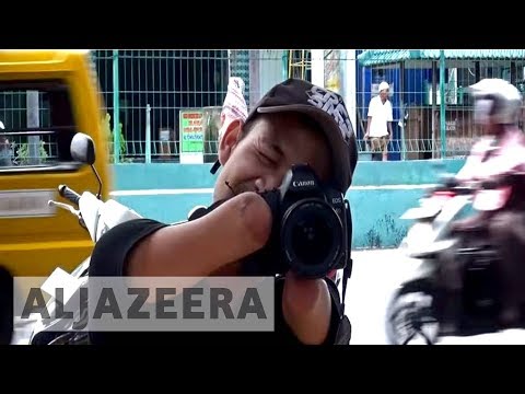 شاهد مصور محترف بدون يدين وساقين يبهر الإنترنت بصوره