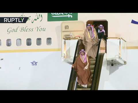 شاهد لحظة وصول الملك سلمان بن عبد العزيز إلى موسكو