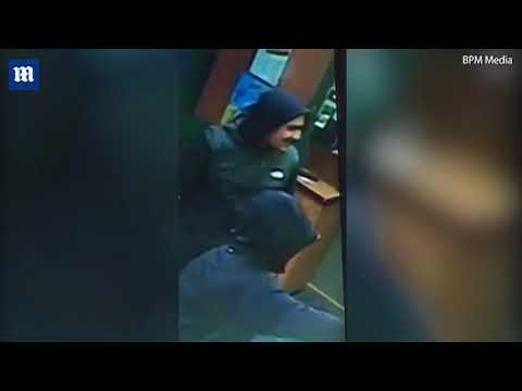 شاهد لصان يقتحمان متجرًا لسرقة شيء غريب