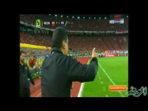 شاهد  جماهير الأهلي تطالب بنزول النجم عماد متعب