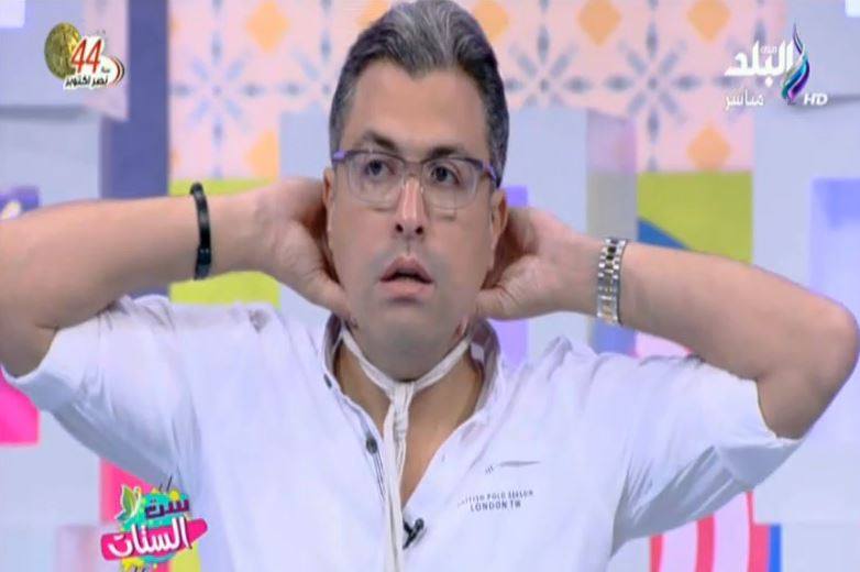 شاهد ساحر يقطع رقبته على الهواء ليهرب من حبل ملفوف