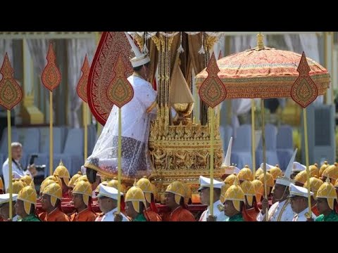 شاهد رماد جثمان ملك تايلاند يعود للقصر