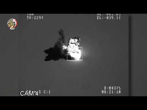 شاهد تدمير 6 سيارات دفع رباعي محملة بأسلحة وذخائر على الحدود الغربية لمصر