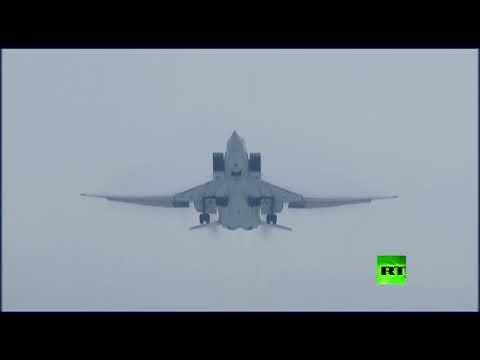 شاهد قاذفات روسية تقصف مواقع لـداعش في البوكمال السورية