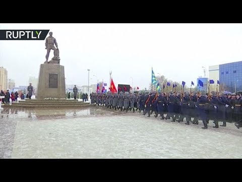 شاهد إزاحة الستار عن تمثال للضابط الروسي الكسندر بروخورينكو