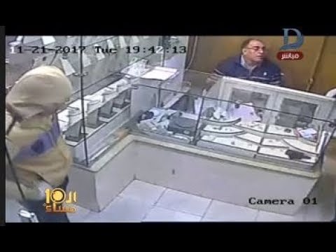 شاهد لحظة السطو على محل مجوهرات لمواطن قبطي والأهالي تتصدى لهم