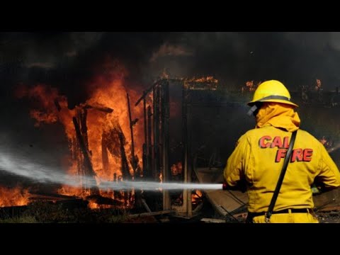 شاهد حرائق هائلة تجتاح أحياء لوس أنجلوس الراقية