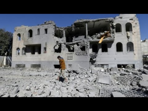 شاهد  عشرات الجرحى والقتلى في غارات ليلية للتحالف على اليمن