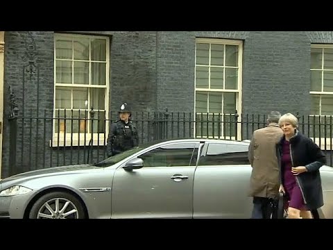 شاهد ماي تعين أحد وزرائها رئيسا لحزب المحافظين