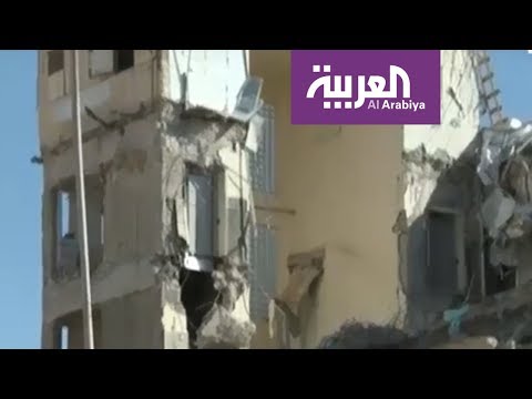 شاهد وفاة عاملين إثر انهيار مبنى تحت الهدم في مدينة الملك سعود الطبية