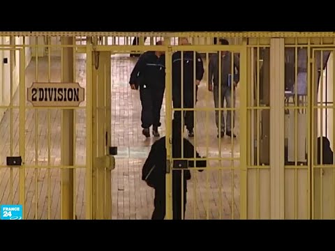 شاهد حراس السجون في فرنسا يدخلون في إضراب جديد