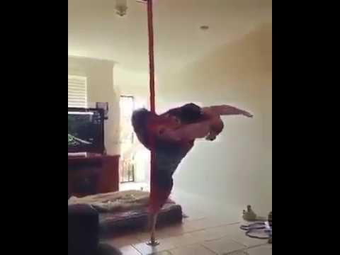 فتاة بدينة تستعرض رشاقتها في الرقص