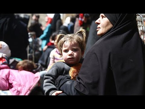 شاهد استمرار خروج المدنيين من الغوطة