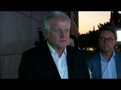 شاهد وزير الداخلية الألماني يتراجع عن استقالته