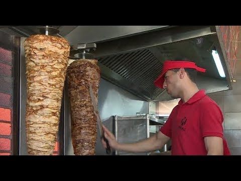 شاهد دوريات مكثّفة لمراقبة محلات الوجبات السريعة في الدار البيضاء