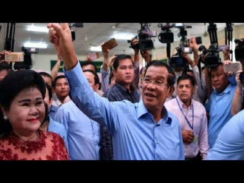 شاهدإغلاق مراكز الاقتراع مع انتهاء انتخابات قاطعتها المعارضة في كمبوديا