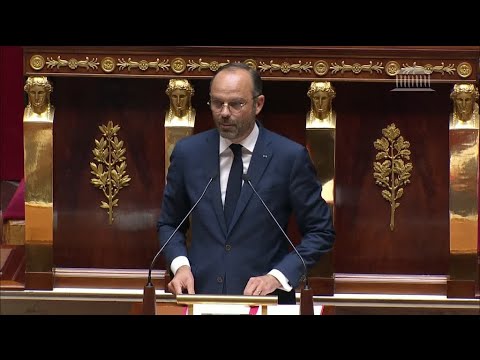 شاهدإدوارد فيليب يدافع عن ماكرون في قضية حجب الثقة عن الحكومة